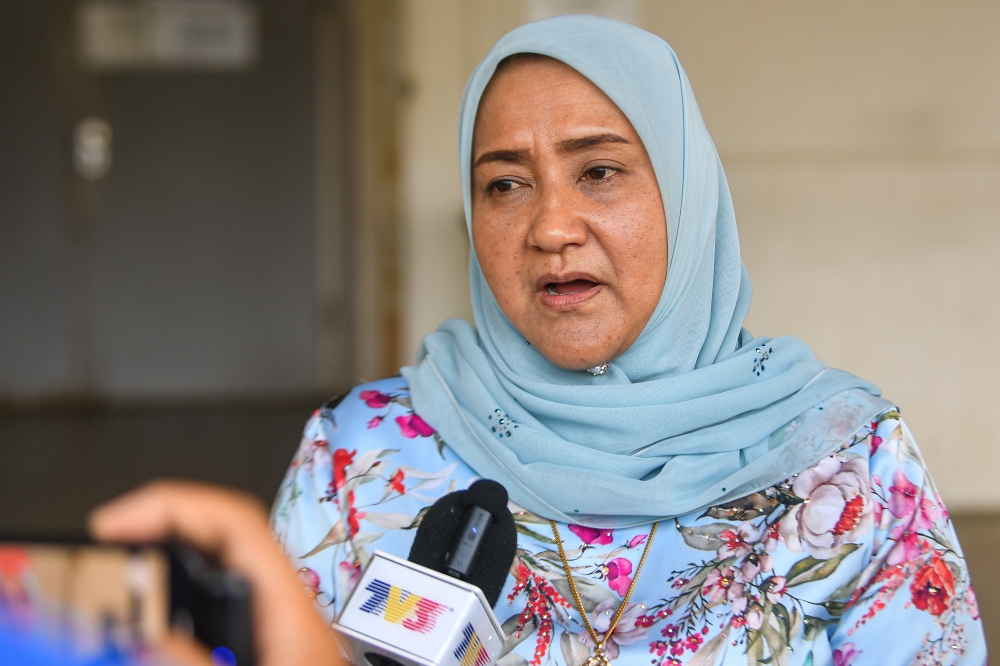 Juasseh assemblyman Puan Sri Bibi Sharliza Mohd Khalid, when met at the Tuanku Ampuan Najihah Hospital’s forensic unit, advised the public not to spread incorrect and negative statements regarding the incident. — Bernama pic