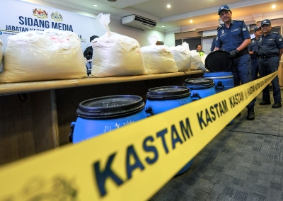 Penang Customs Dept uncovers 30kg of meth in tea bags ‘brewing’ under tree in Gelugor