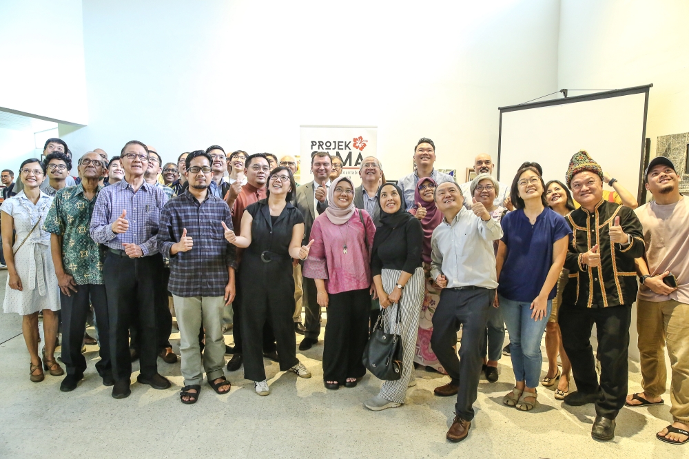 Founding members of Projek SAMA pose for a group picture with participants during the launch of Projek SAMA at Temu House in Petaling Jaya April 20, 2024. — Pictures by Yusof Mat Isa