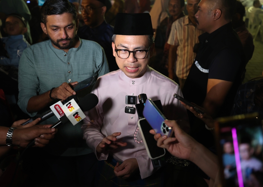 Communications Minister Fahmi Fadzil said he was scheduled to meet with Prime Minister Datuk Seri Anwar Ibrahim tomorrow, and among the matters to be discussed were the measures to ensure a better adoption rate of 5G services. — Bernama pic