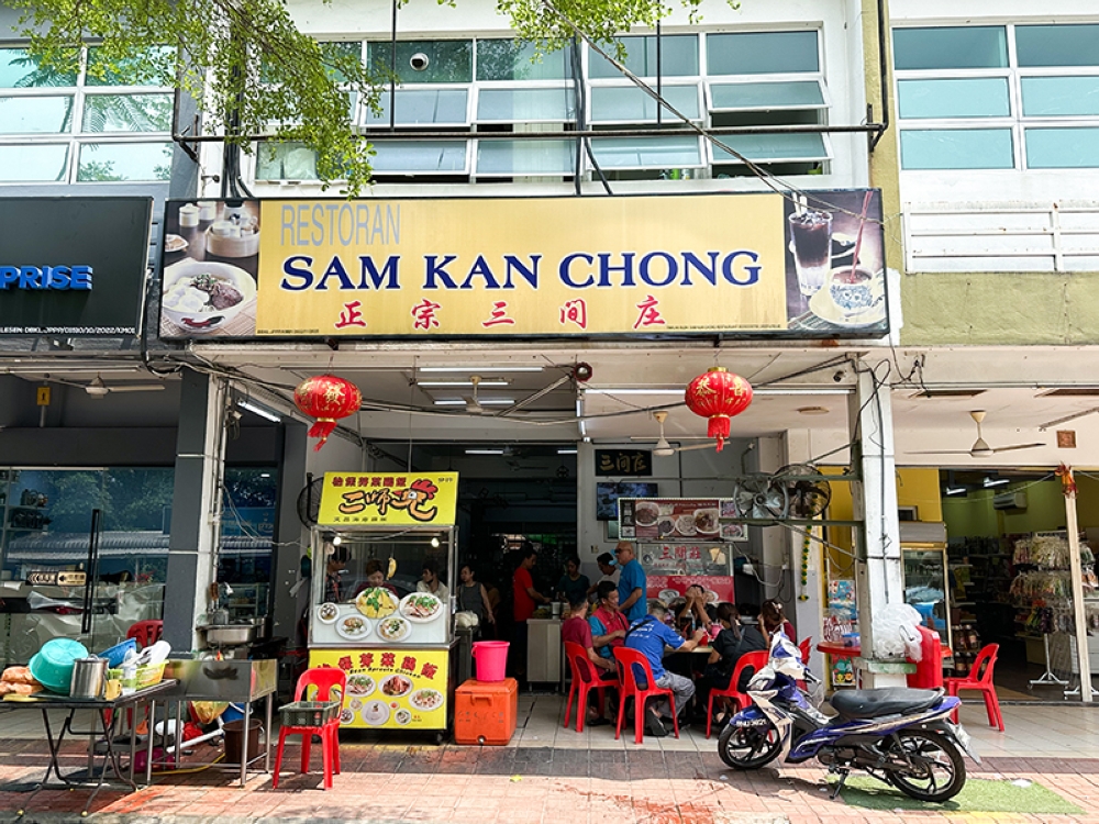 Have a look at the signage of the stall and you will realise you have eaten at one of their outlets around the Klang Valley
