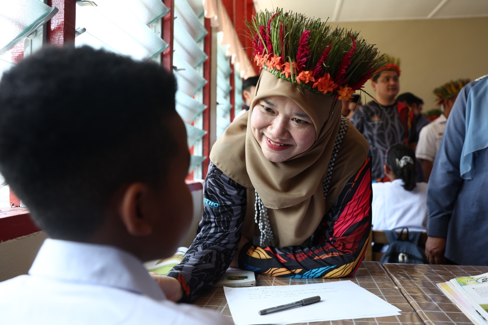 Minister of Education Fadhlina Sidek greeting Orang Asli students when she visited Sekolah Kebangsaan Sri Permai JHEOA Komprehensif 9 (K9), Gua Musang in conjunction with the Madani Education Tour of the Orang Asli School April 22, 2024. — Bernama pic