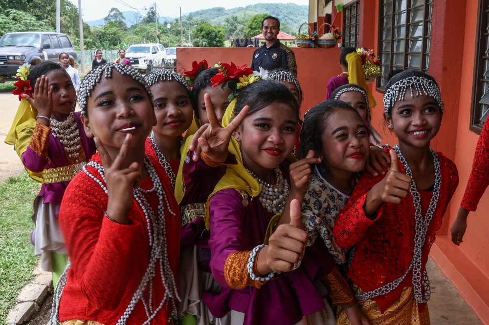 Orang Asli students during Education Minister Fadhlina Sidek’s visit to Sekolah Kebangsaan Sri Permai JHEOA Comprehensive 9 (K9), Gua Musang in conjunction with the Madani Education Tour in Gua Musang, Kelantan, April 22, 2024. — Bernama pic 