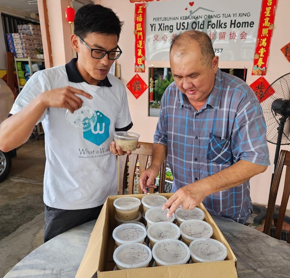 To avoid food from turning bad, What a Waste needs to send the food to the needy in three hours. — Picture via Facebook/ What A Waste