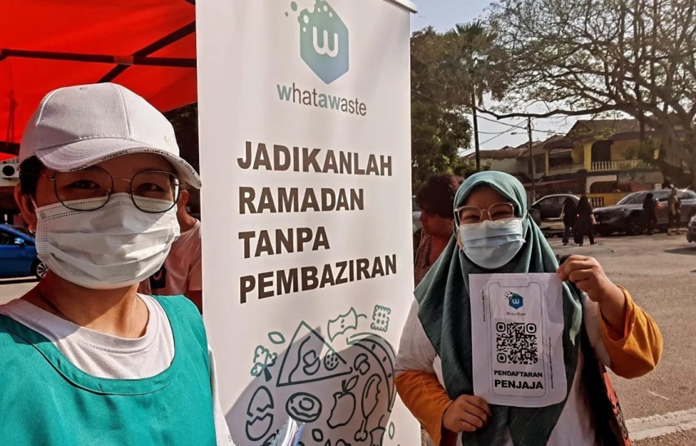 Beginning last year, What a Waste also rescues food from Ramadan bazaars. — Picture via Facebook/ What A Waste