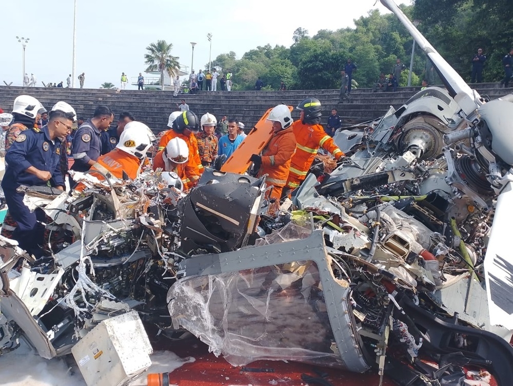 Rescue personnel working at the site of the crash. ― Picture via Facebook/Jabatan Bomba dan Penyelamat Malaysia