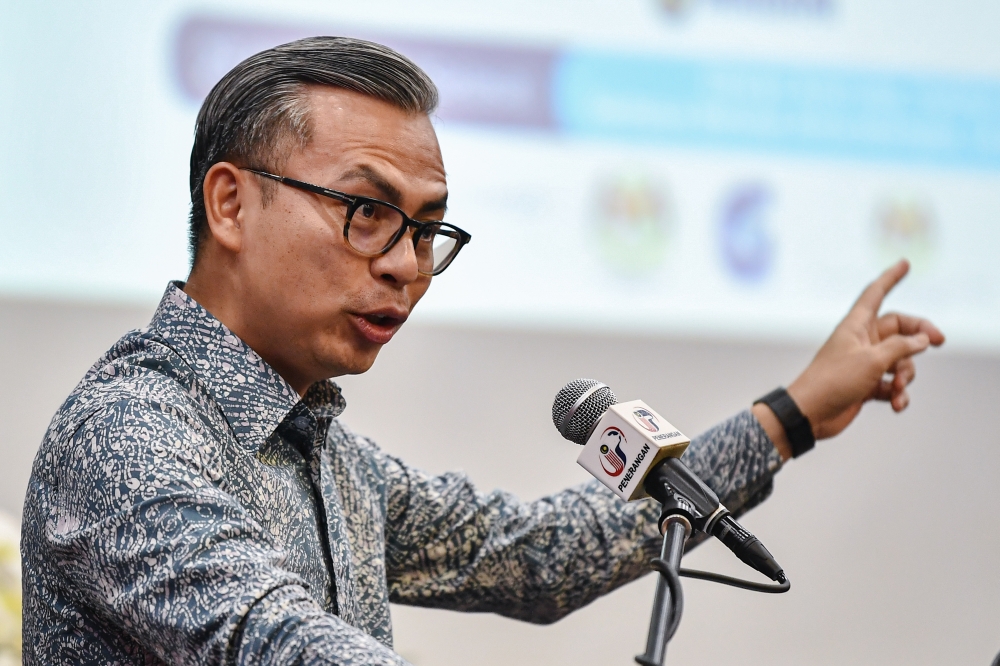 Communications Minister Fahmi Fadzil has urged the public to refrain from circulating video clips of the two Royal Malaysian Navy (RMN) helicopters’ crash in Lumut, Perak this morning. ― Bernama pic