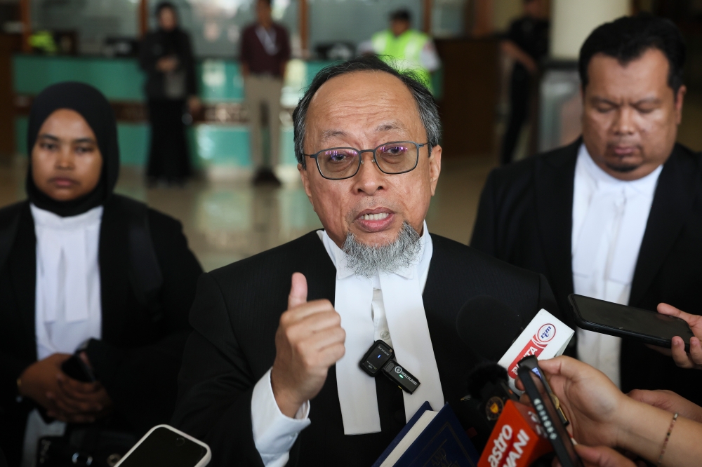 Pahang state legal adviser Datuk Saiful Edris Zainuddin said that Judge Datuk Mohd Radzi Harun ruled that the 186 planters involved had no legal right to be on the land in question. He said the court also confirmed their status as squatters and that the state government’s action to evict them was not malicious. — Bernama pic