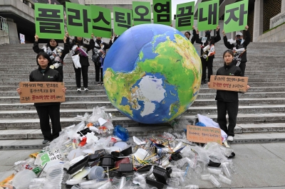 Talks on global plastic treaty begin in CanadaGlo - Vimarsana News