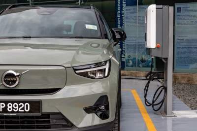Tengku Zafrul: 2,214 EV charging stations installed, Miti maintains 10,000 target by 2025