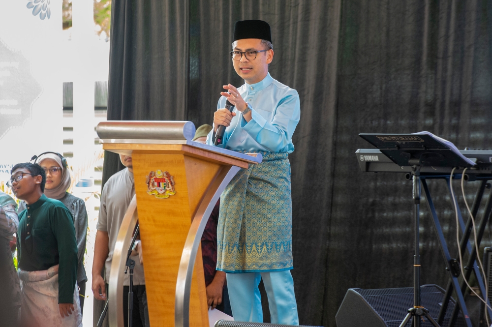 PKR information chief Fahmi Fadzil says MCA’s decision not to support the unity government campaign for the Kuala Kubu Baru by-election will not harm its ability to win. ― Picture by Shafwan Zaidon