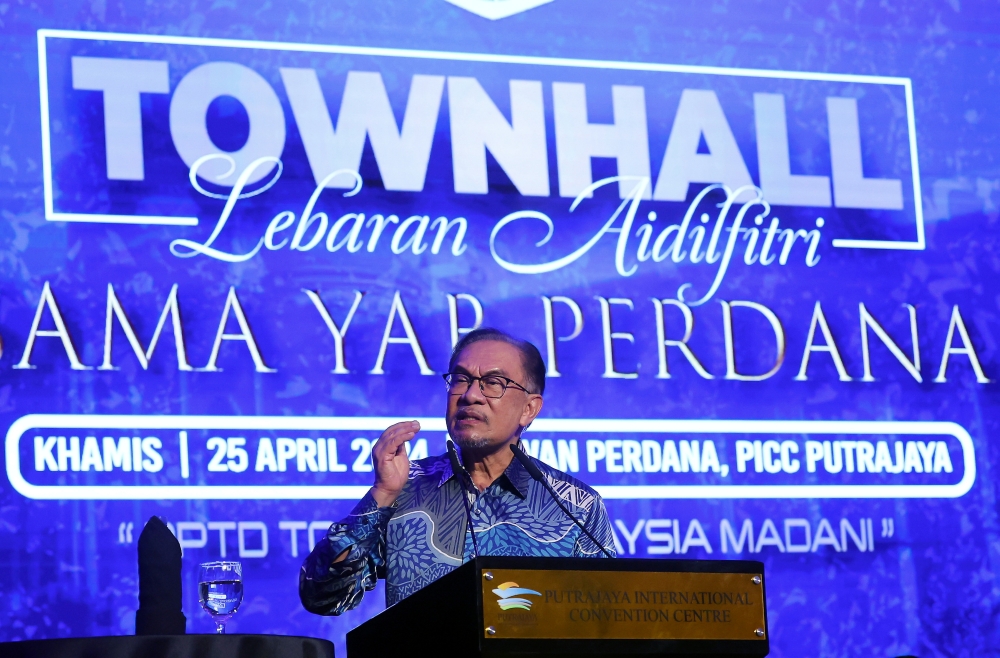 Prime Minister Datuk Seri Anwar Ibrahim delivers a speech at the Malaysian Administrative and Diplomatic Service Association (PPTD) Aidilfitri Town Hall Meeting with the Prime Minister in Putrajaya, April 25, 2024. — Bernama pic 
