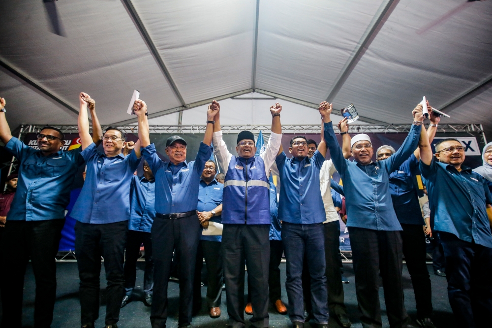 Perikatan Nasional (PN) candidate for the Kuala Kubu Baru by-election, Khairul Azhari Saut (centre) during the announcement at the PN operations centre in Batang Kali April 25, 2024. Flanking him are PN chairman Tan Sri Muhyiddin Yassin and Parti Pribumi Bersatu Malaysia deputy president Datuk Seri Ahmad Faizal Azumu. — Picture by Hari Anggara