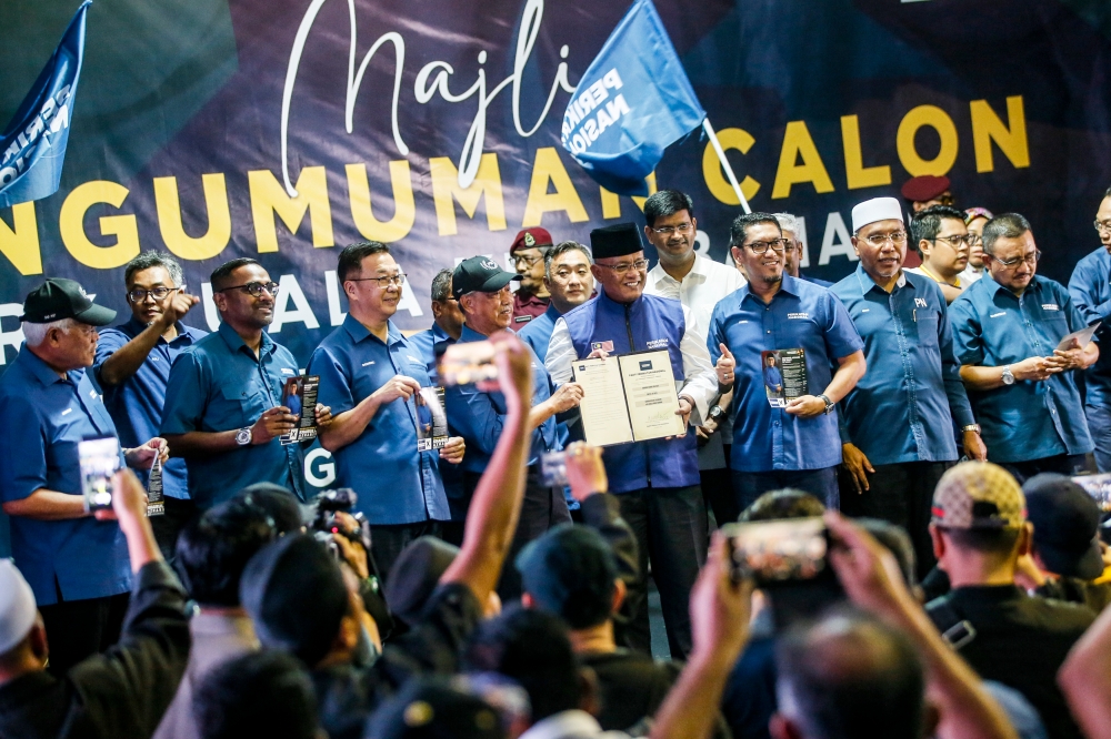 Perikatan Nasional (PN) candidate for the Kuala Kubu Baru by-election, Khairul Azhari Saut (centre), during the announcement at the PN operations centre in Batang Kali, April 25, 2024. — Picture by Hari Anggara