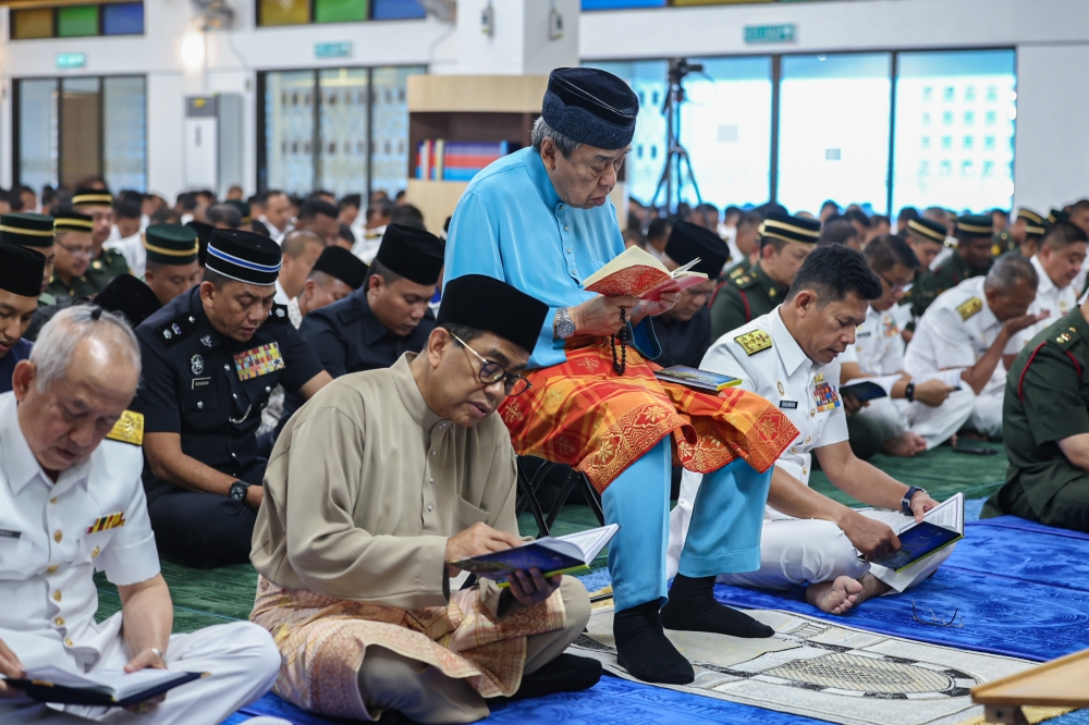 The Sultan of Selangor, Sultan Sharafuddin Idris Shah, who is captain-in chief of the Royal Malaysian Navy (RMN), attends a Yasin recital, tahlil, Friday prayers and special sermon as part of the RMN’s 90th anniversary celebration. Also present are Defence Minister Datuk Seri Mohamed Khaled Nordin and Navy chief Admiral Tan Sri Abdul Rahman Ayob, Lumut, April 26, 2024. — Bernama pic 