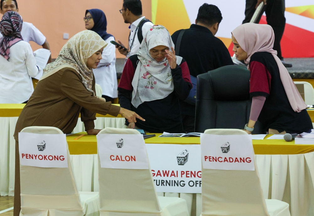 EC officers prepare for nomination day tomorrow at the Hulu Selangor District Multipurpose Hall and Sports Complex, April 26, 2024. The Communications Ministry in collaboration with the Information Department (Japen) has set up a media centre for the Kuala Kubu Baru by-election. — Bernama pic