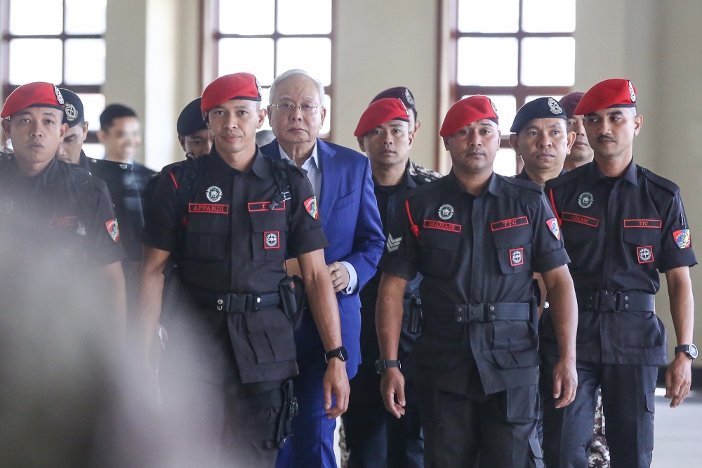 Former Prime Minister Datuk Seri Najib Razak at the Kuala Lumpur High Court Complex April 27, 2024. — Picture by Yusof Mat Isa