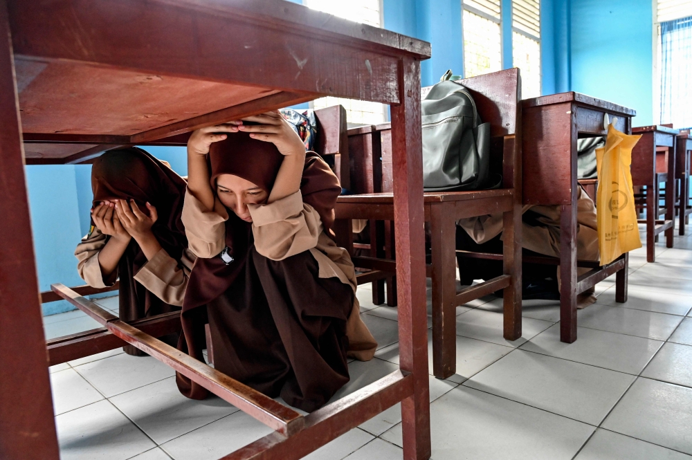 Junior high school students take part in an earthquake and tsunami drill as part of a disaster education programme in Lhoknga, Aceh province on April 26, 2024. — AFP pic 