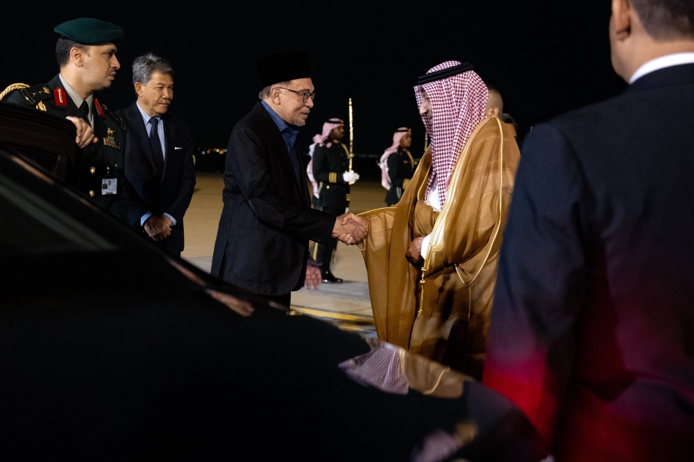 Prime Minister Datuk Seri Anwar Ibrahim arrives in Riyadh for a three-day working visit to participate in the World Economic Forum’s (WEF) Special Meeting. — Bernama pic