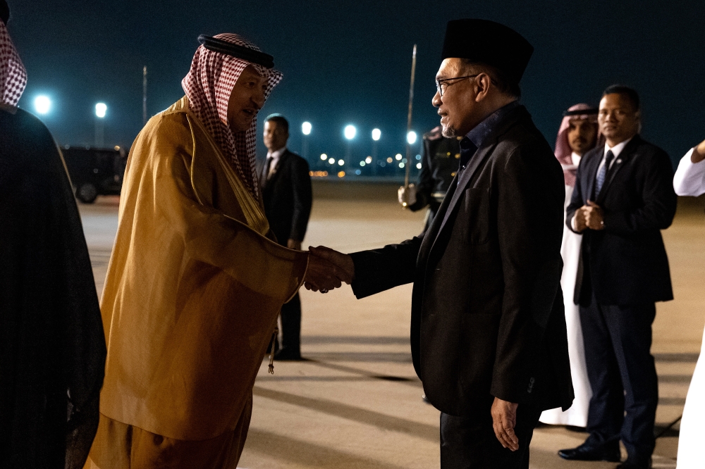 Prime Minister Datuk Seri Anwar Ibrahim arrives in Riyadh for a three-day working visit to participate in the World Economic Forum’s (WEF) Special Meeting. — Bernama pic