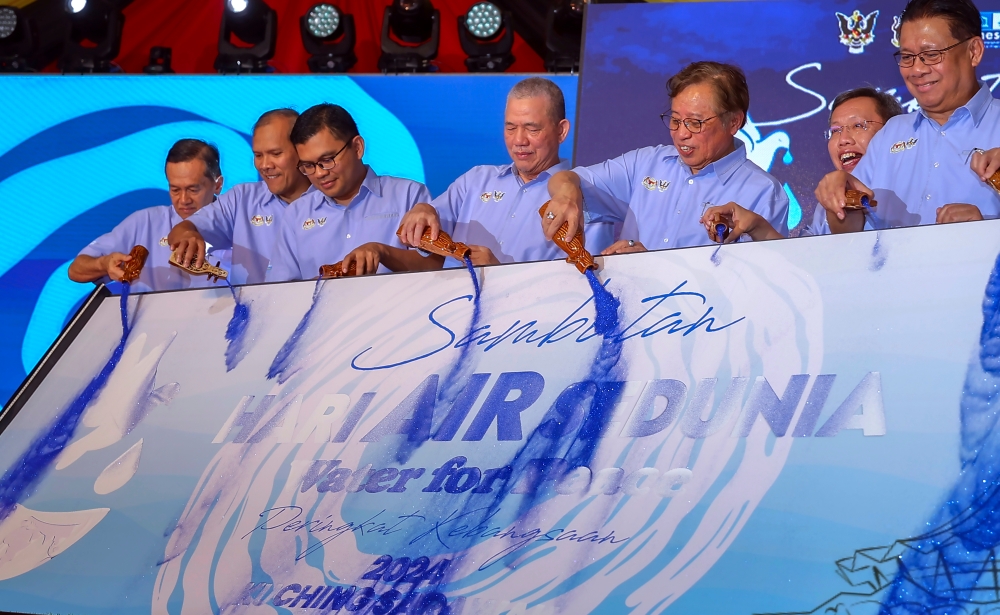 Sarawak Premier Tan Abang Johari Openg launches the national-level World Water Day celebration in Kuching April 28, 2024. — Bernama pic