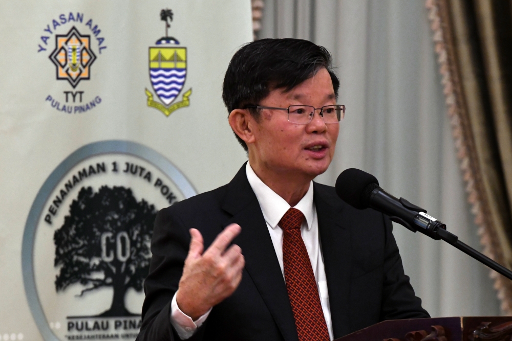 Chief Minister Chow Kon Yeow said the Penang state government is working with the federal government to continue efforts in attracting investment in the semiconductor sector, including the integrated circuit design segment. — Bernama pic 