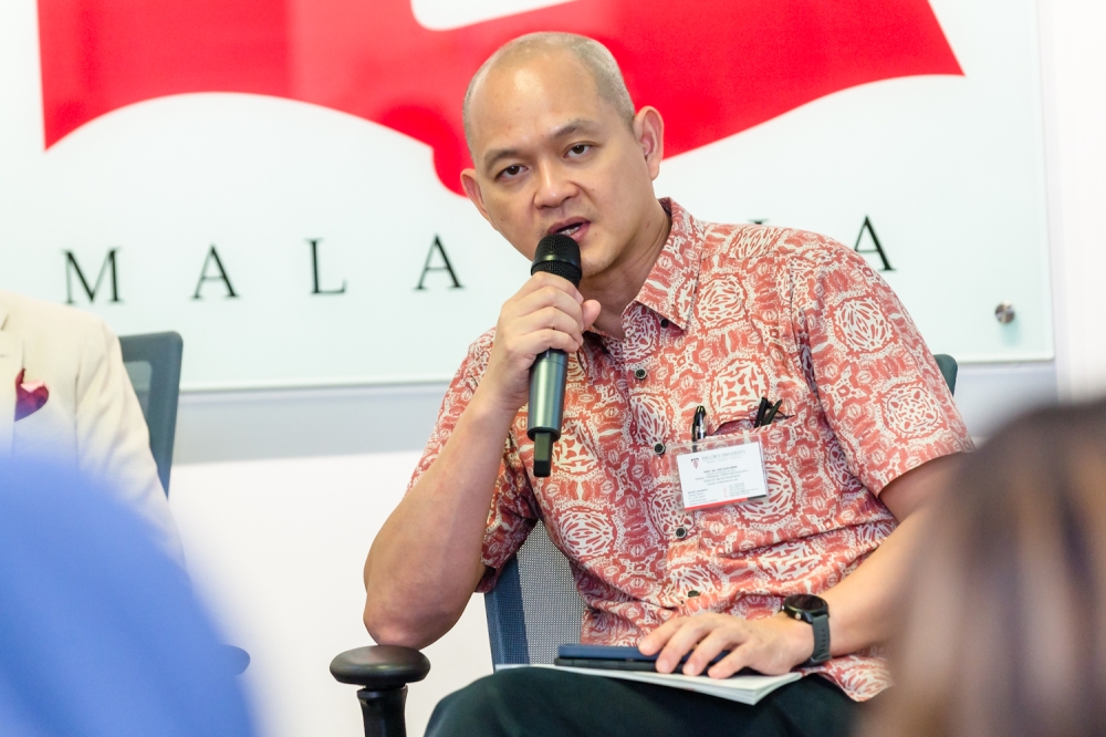 DAP’s former member of parliament for Bangi Ong Kian Ming said he estimated that voter turnout at the May 7 by-election would be lower across all ethnicities, and a significant number of ethnic Chinese and Indian voters could view the polls as unimportant since it won’t affect the stability of the Selangor state government. — Picture By Raymond Manuel