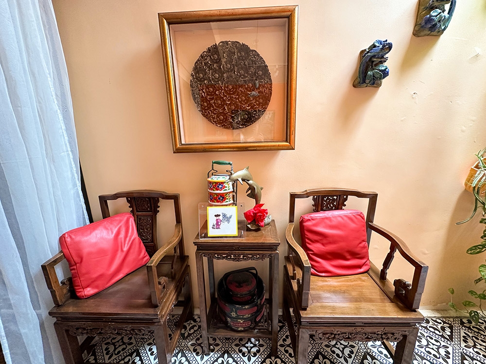 Antique chairs and the traditional Bakul Siah.
