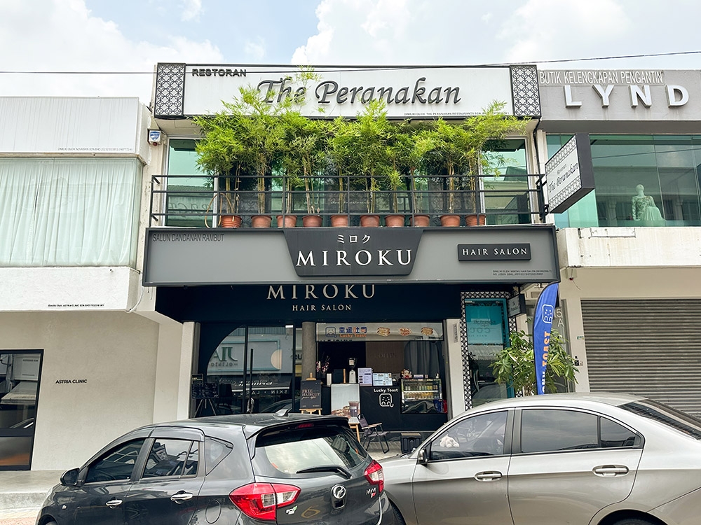 You may miss The Peranakan if you're walking down Jalan Telawi 3 so look up to find the place.