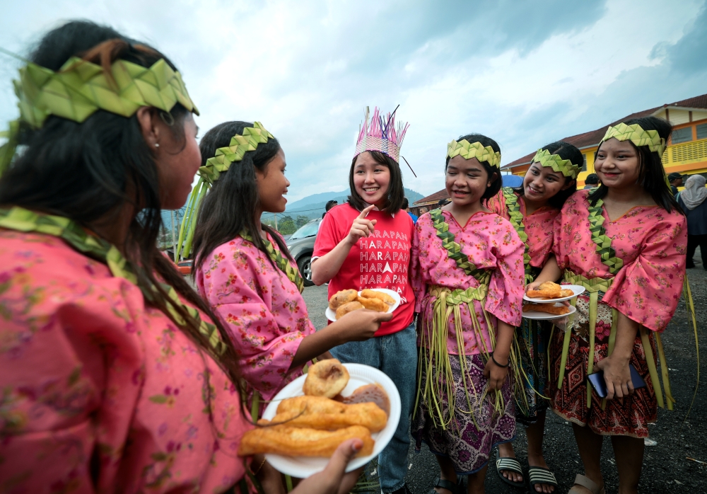Pakatan Harapan candidate Pang Sock Tao with villagers attending the meet and greet session with the Orang Asli community of Kampung Tun Razak, April 29, 2024. — Bernama pic 
