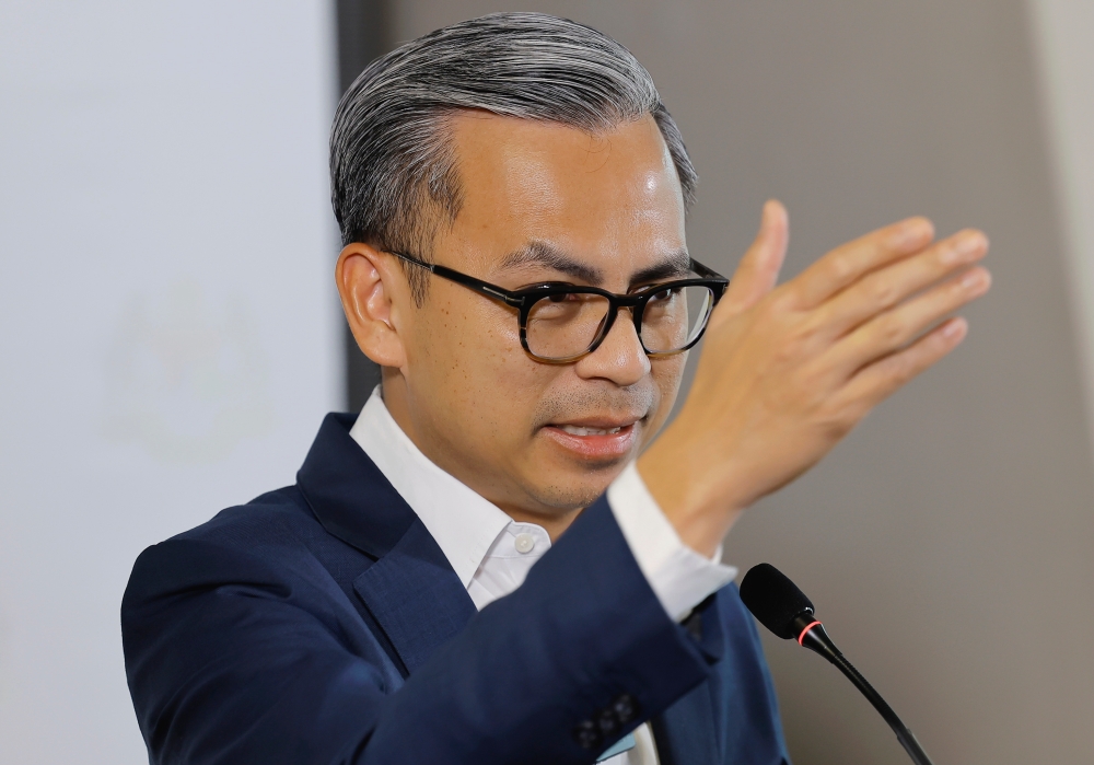Communications Minister Fahmi Fadzil today slammed Bersatu supreme council member Dr Afif Bahardin for his ‘sexist’ remarks against Pakatan Harapan’s Kuala Kubu Baru by-election candidate Pang Sock Tao. In an Instagram video, Dr Afif Instagram claimed that Pang was only selected due to her role as a ‘proxy’ for housing and local government minister Nga Kor Ming. — Bernama pic 