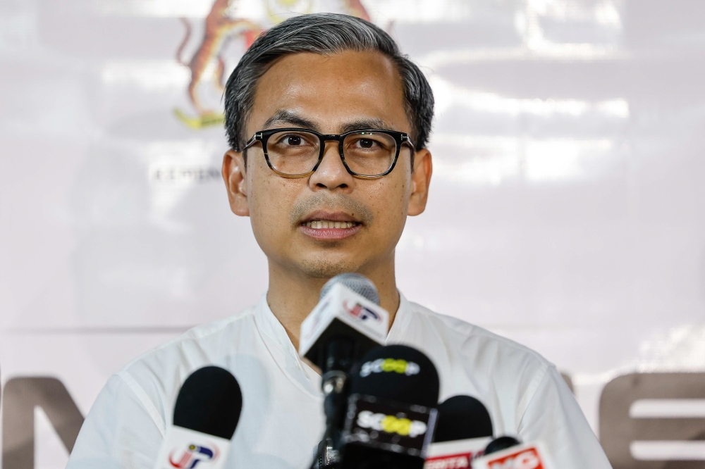 Free Malaysia Today (FMT) reported Communications Minister Fahmi Fadzil saying that he believed MCMC had taken legal considerations into account before taking this action. — Bernama pic 