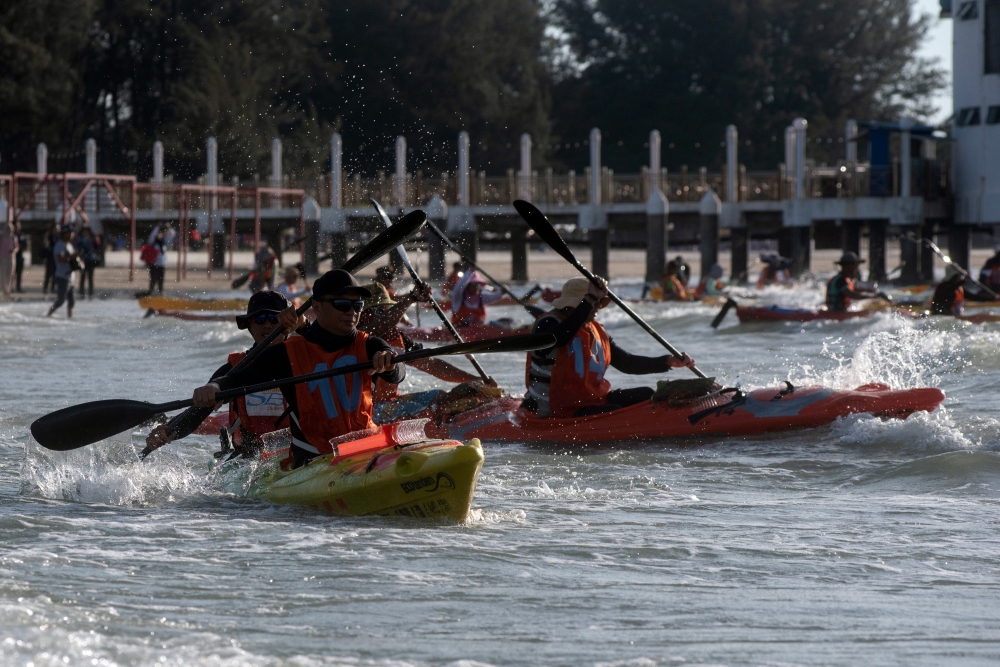Participants competing in the Round Island Kayak Challenge extreme sports event in conjunction with the Labuan International Sea Challenge 2024 at the Labuan International Sea Sports Complex, April 28, 2024. Contested sea sports events such as the kayak challenge become a field for gaining experience and preparation training for Sukma and the SEA Games. — Bernama pic 
