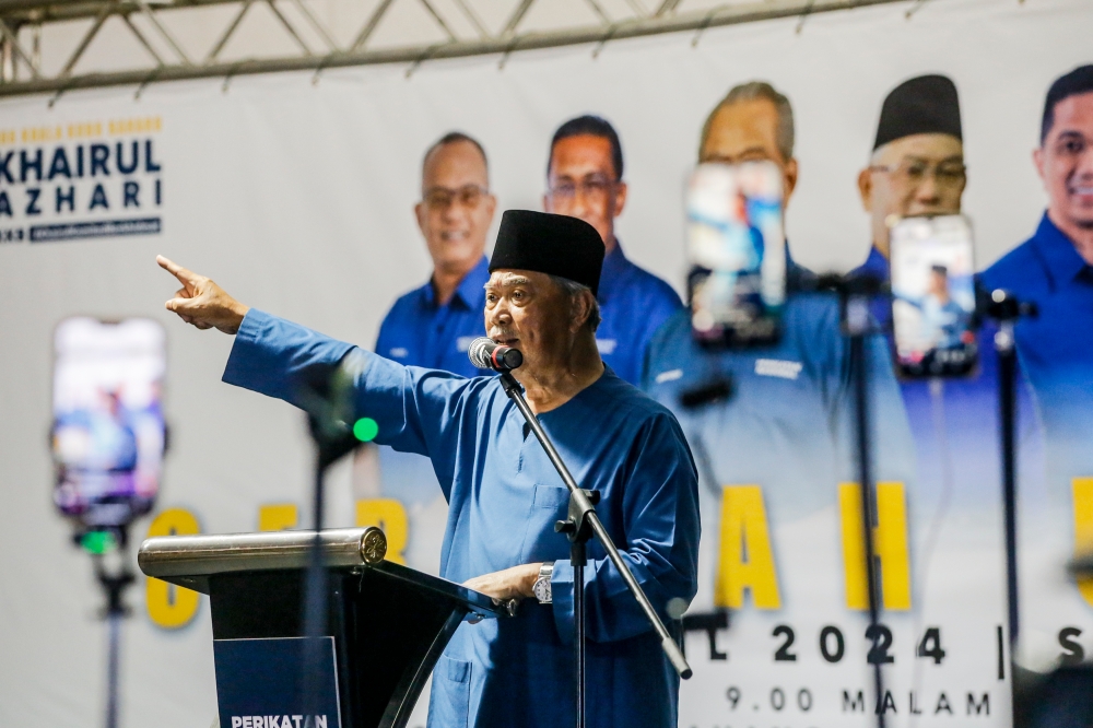 Perikatan Nasional chairman Tan Sri Muhyiddin Yassin delivers a speech during the Ceramah Umum Perikatan Nasional in Kuala Kubu Baru April 30, 2024. — Pictures by Hari Anggara