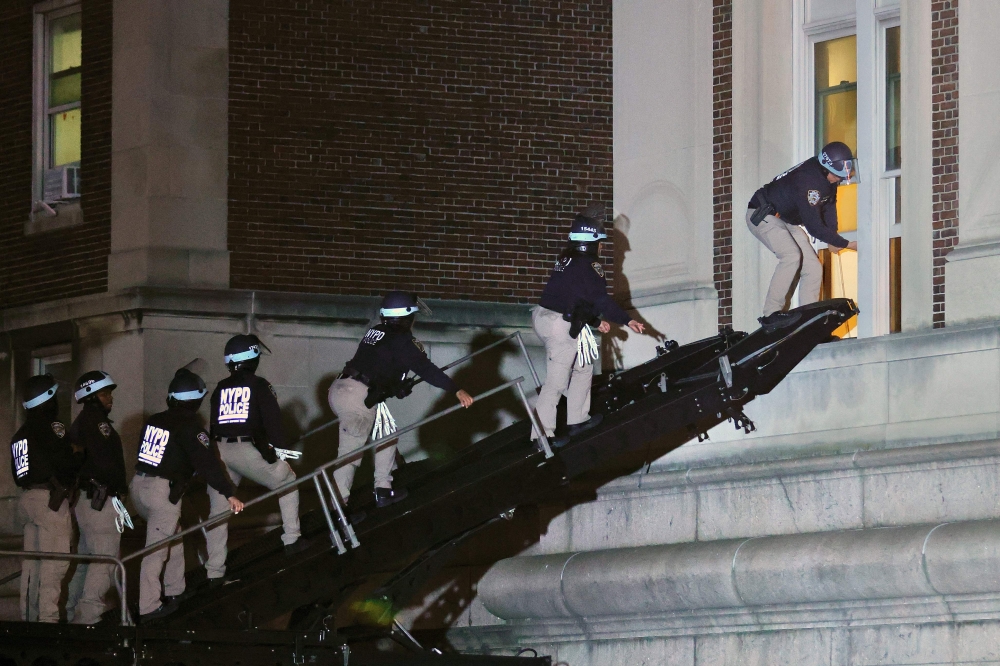 NYPD officers enters Columbia University where pro-Palestinian students are barricaded. — AFP pic