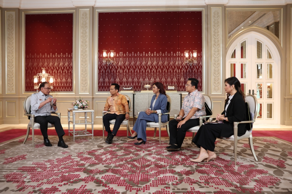 In the ‘Soal Jawab Perdana Menteri’ programme broadcast tonight by several TV stations including Bernama TV, Prime Minister Datuk Seri Anwar Ibrahim said Malaysia was accorded high recognition and honours by the Saudi Arabian government. — Bernama pic 