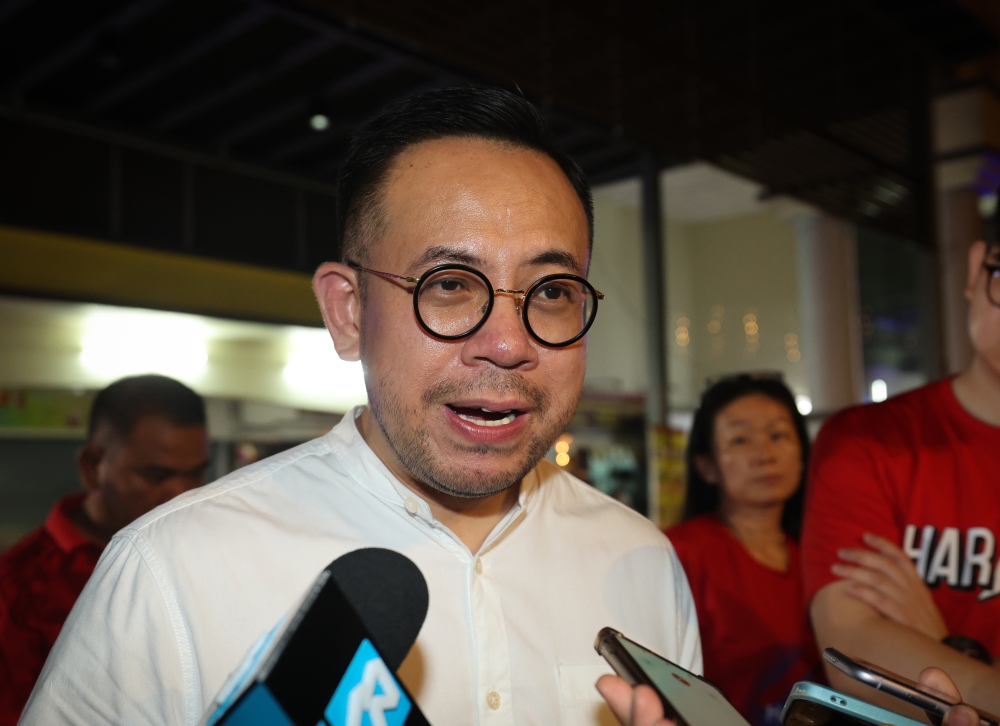 Human Resource Minister Steven Sim speaks to reporters after attending the Suara Anak Madani programme Hulu Selangor May 1, 2024. ― Bernama pic