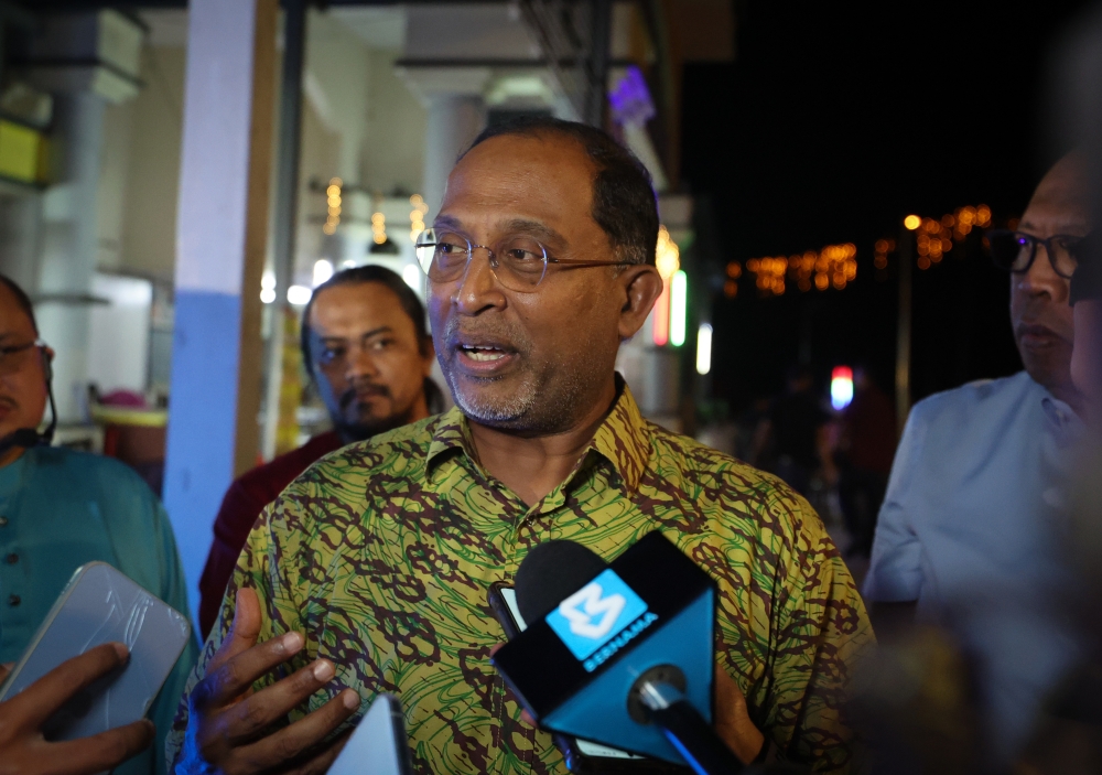 BN secretary-general Datuk Seri Zambry Abd Kadir speaks to reporters after attending the Madani Youth Voice programme in Hulu Selangor May 1, 2024. ― Bernama pic