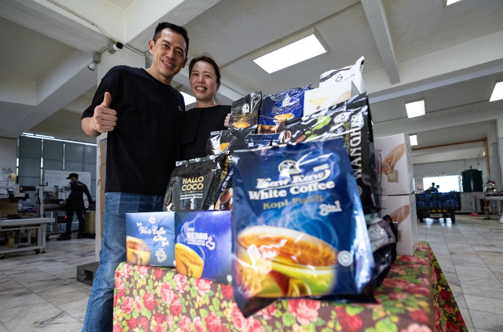 Chang Jiang International Sdn Bhd’s managing director Kong Kin Loong (left) and his wife, chief executive officer Foong Choa Mun, pose for a picture during an interview with Bernama in Ipoh May 4, 2024. — Bernama pic