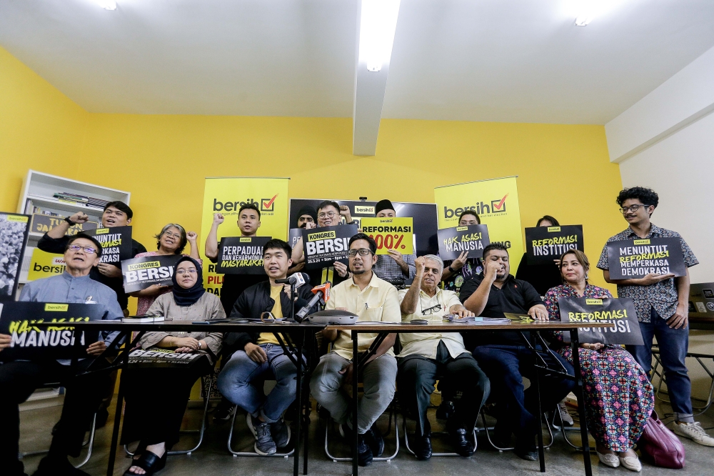 Bersih members chant ‘100 per cent’ during the press conference at the Bersih office May 4, 2024. — Picture by Sayuti Zainudin 