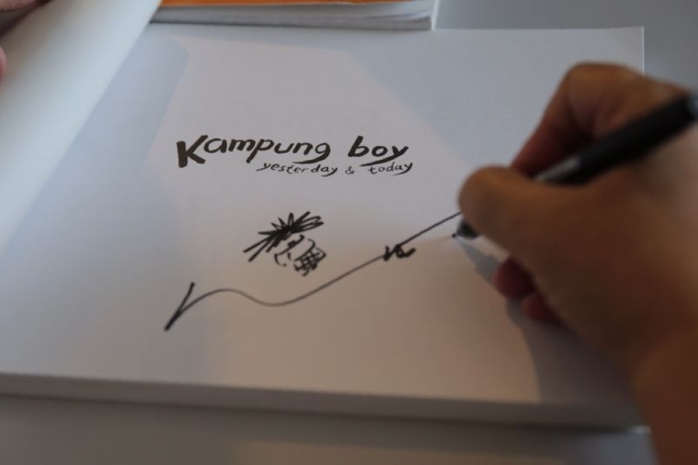 Clarity Publishing founder Rosalind Chua said all of the books by Malaysian cartoonist Datuk Mohammad Nor Mohammad Khalid, popularly known as Lat, also showcased Malaysian unity at its best. — Picture by Choo Choy May
