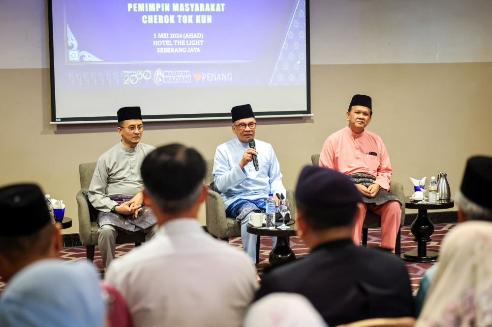 Prime Minister Datuk Seri Anwar Ibrahim attending the Prime Minister’s Meeting with community leaders in Cherok Tok Kun, Butterworth May 5, 2024. — Bernama pic
