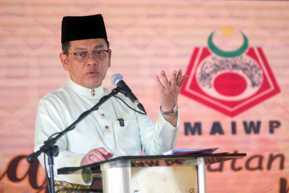 Minister in the Prime Minister’s Department Datuk Mohd Na’im Mokhtar said the International Conference of Religious Leaders would be held on May 7 from 8am to 5pm at Sunway Resort Hotel, Petaling Jaya in Selangor and the Conference of Asian Religious Scholars will take place the next day (May 8) at Mandarin Oriental in the capital. — Bernama pic