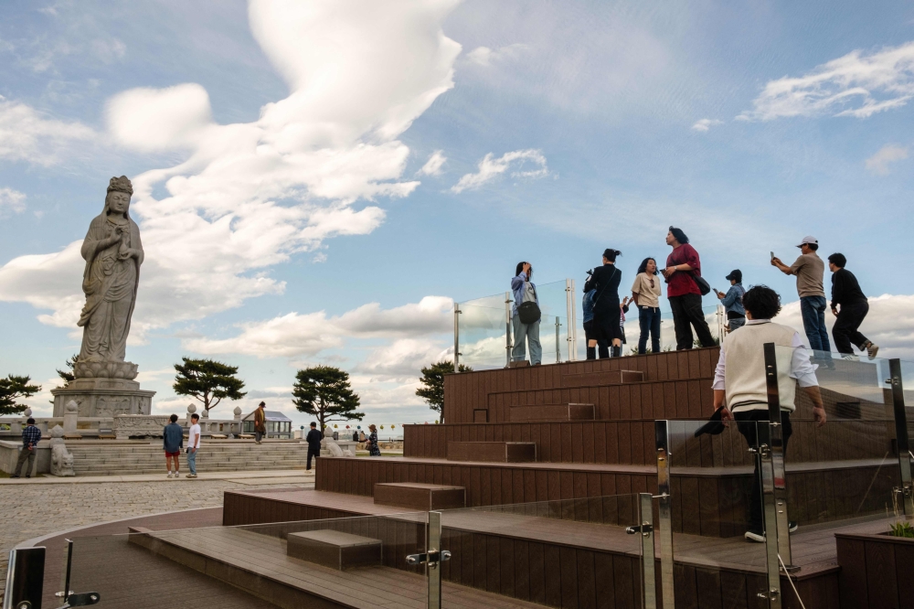 South Korea experienced its hottest April since comprehensive records began in 1973, the state weather agency said Tuesday, with average daily temperatures more than 2.5 degrees higher than in previous years. —  AFP pic