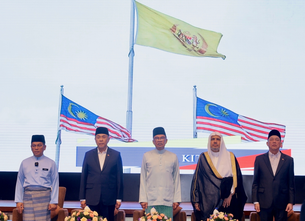 Prime Minister Datuk Seri Anwar Ibrahim with the secretary-general of the Muslim World League (MWL) and chairman of the Organisation of Islamic Scholars, Sheikh Mohammed Abdulkarim Al-Issa (2nd from right), at the International Conference of Religious Leaders 2024 today. Also present were Deputy Prime Ministers Datuk Seri Ahmad Zahid Hamidi and Datuk Seri Fadillah Yusof, as well as Minister in the Prime Minister’s Department (Religious Affairs), Datuk Mohd Na'im Mokhtar. — Bernama pic 