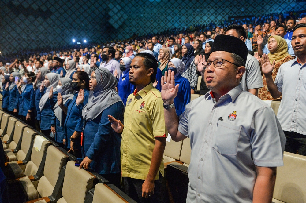 The government spent about 31 per cent of operating expenditure on paying off civil servant salaries this year. Next year, following this announcement, the portion allocated for emolument will increase to about 35 per cent, according to estimates by an economist. — Picture by Miera Zulyana