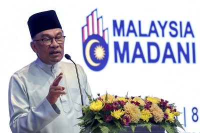PM Anwar: Efficient civil service key to improving economic landscape