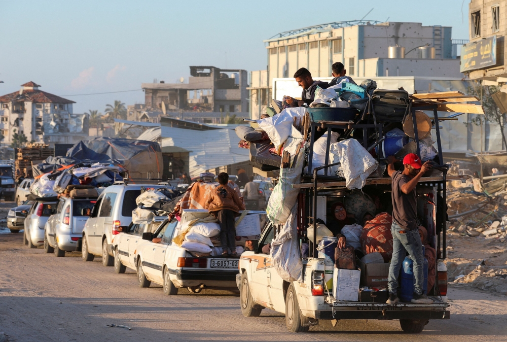 Palestinians fleeing Rafah after Israel pushed ahead with its planned invasion of the city. — Reuters pic