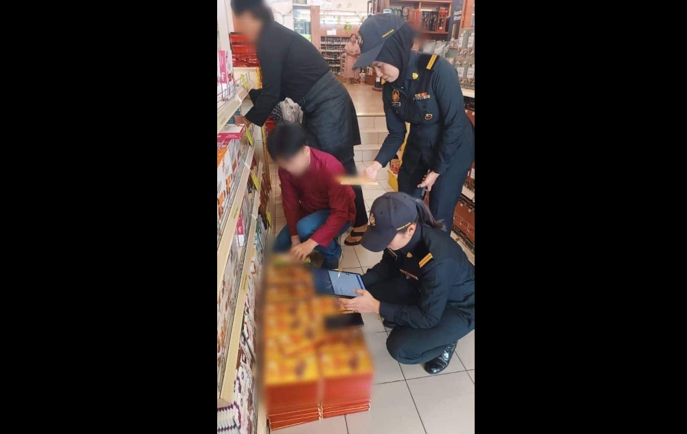 KPDN officers seize chocolate bars at a supermarket in Labuan. — The Borneo Post pic 