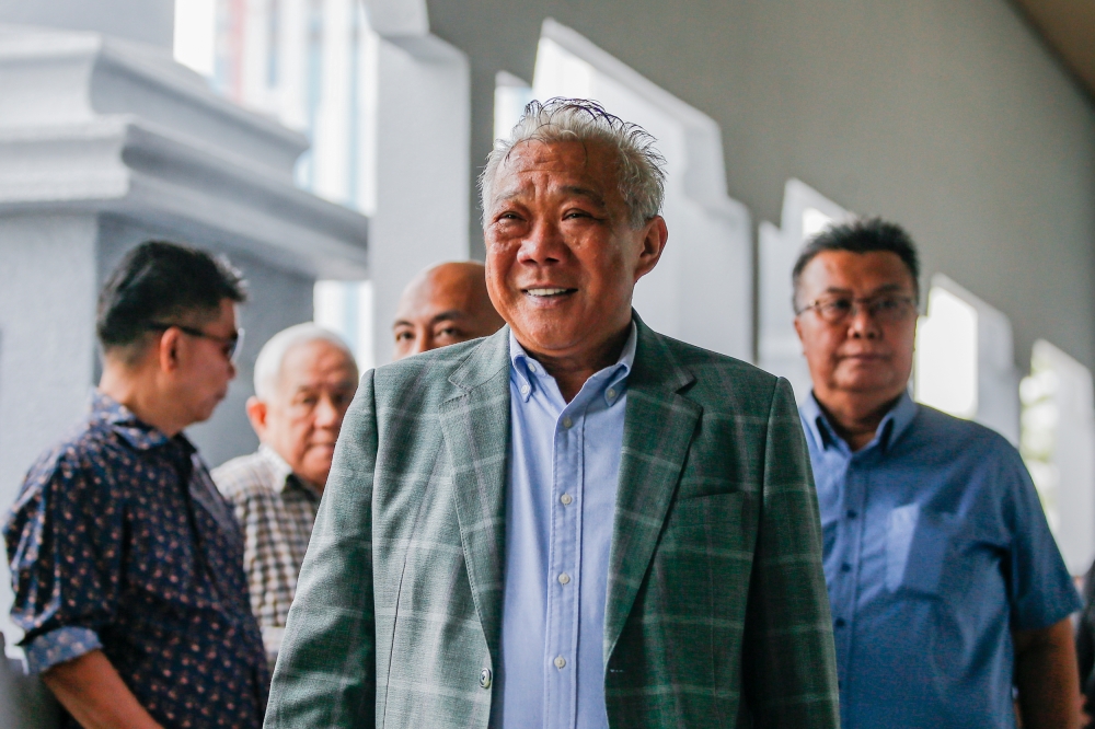 The prosecution also stated that Judge Datuk Azhar Abdul Hamid had erred in acquitting Datuk Seri Bung Moktar Radin and his wife, Datin Seri Zizie Izette Abdul Samad (respondents) through the legal review process without referring to the grounds of judgment and proceeding records from Sessions Court judge on the testimonies provided by their 24th and 25th witnesses (Madhi Abdul Hamid and Norhaili Ahmad Mokhtar) during the trial. — Picture by Hari Anggara